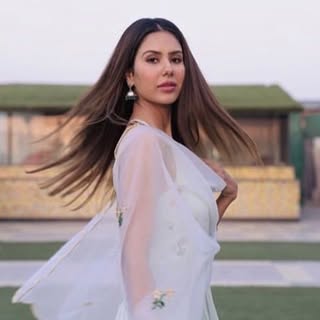 Sonam Bajwa FanClub ❤