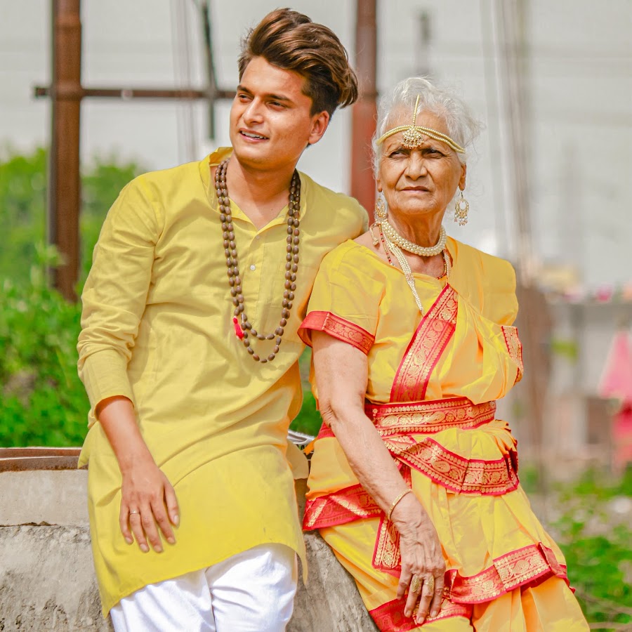 Bihari Ladka Vlogs - YouTube influencer